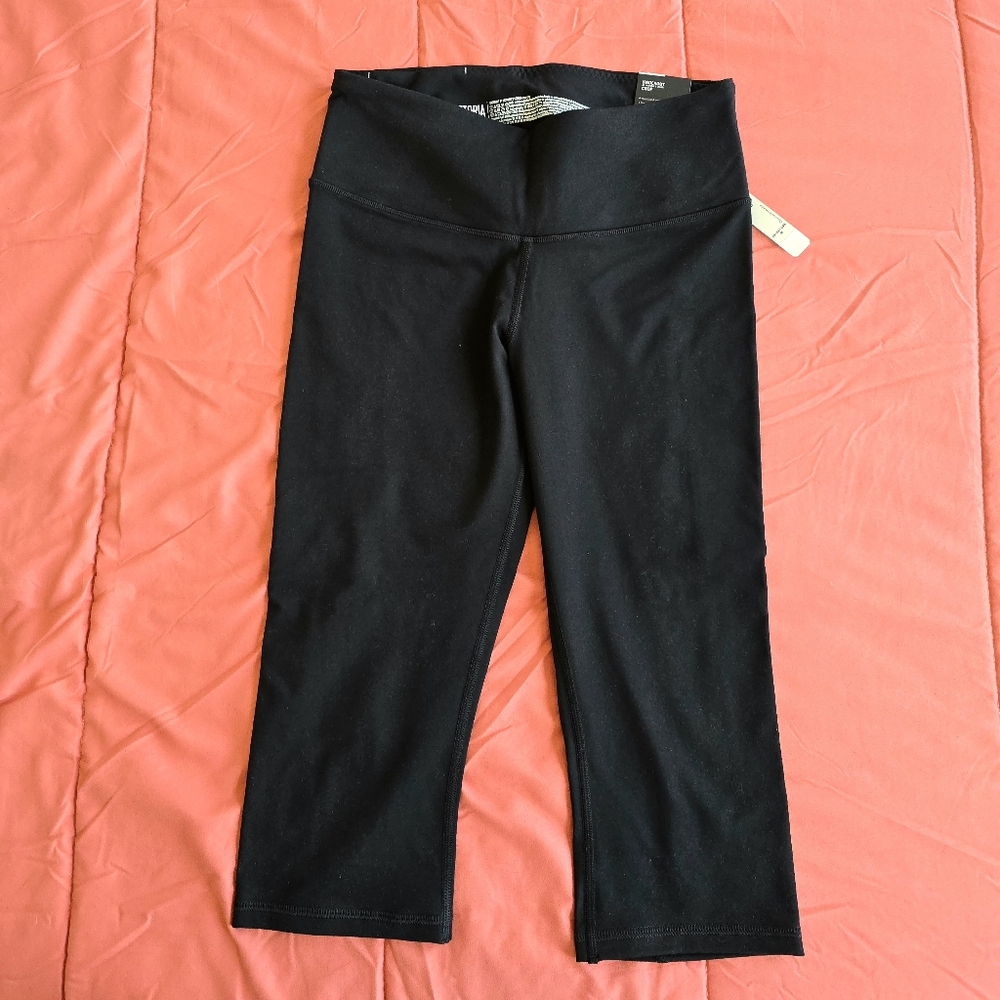 Victoria's Secret Sport Knockout Crop in Black - Medium